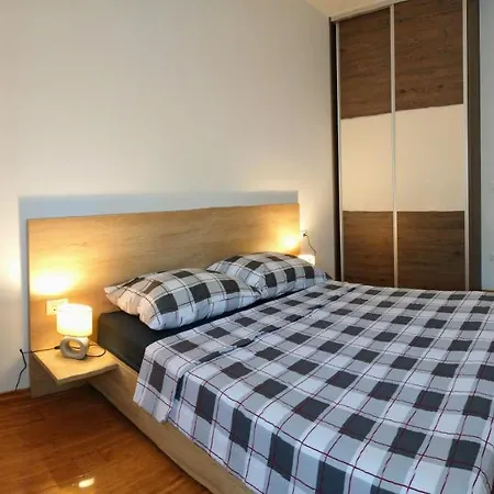 West Star 特罗吉尔