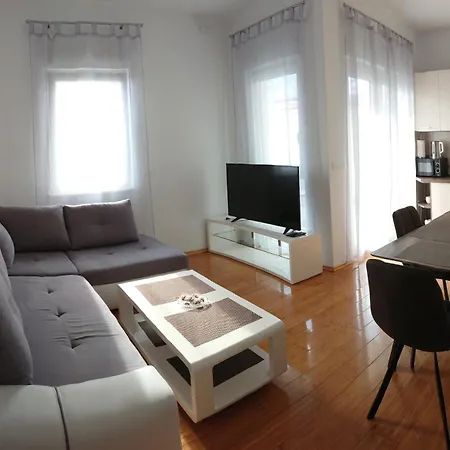 West Star Apartment