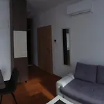 West Star Apartment *
